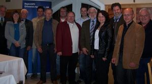Die SPD-Ortsvorsitzenden aus dem Labertal mit Bildungsexperten Martin Güll MdL (5. v. rechts) und Reinhold Perlak MdL (l